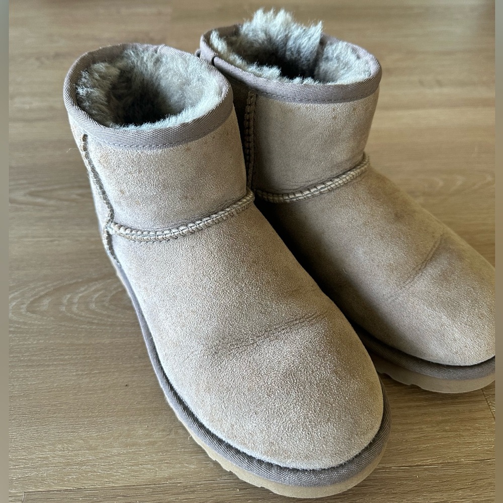 Uggs Classic Mini II in Antelope size 5